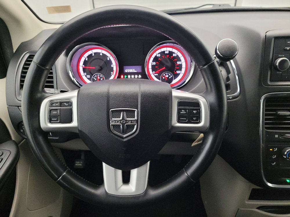 Used 2016 Dodge Grand Caravan American Value Package w/ UConnect Hands-Free Group image 22