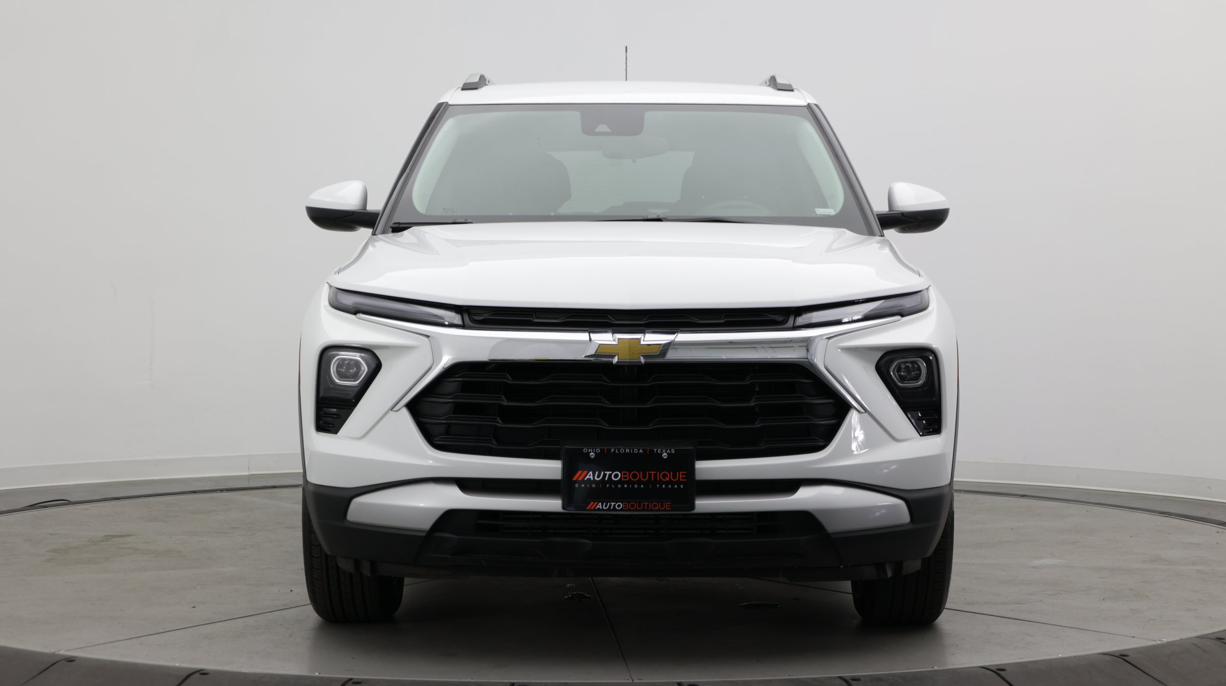 Used 2026 Chevrolet TrailBlazer LT AWD/4WD image 2
