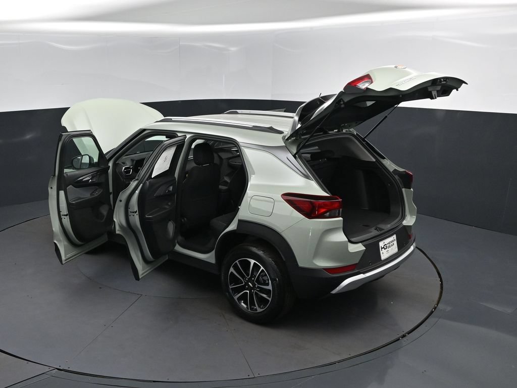 New 2026 Chevrolet TrailBlazer LT w/ Driver Confidence Package FWD image 2