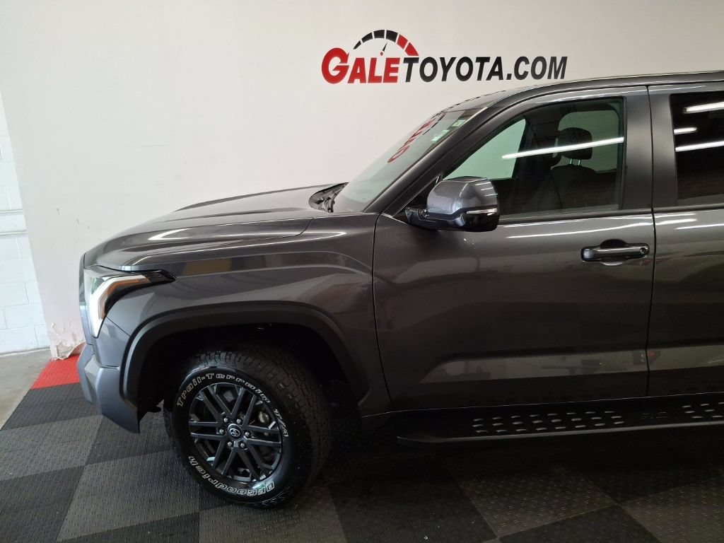Used 2025 Toyota Tundra SR5 w/ SR5 Convenience Package AWD/4WD image 5