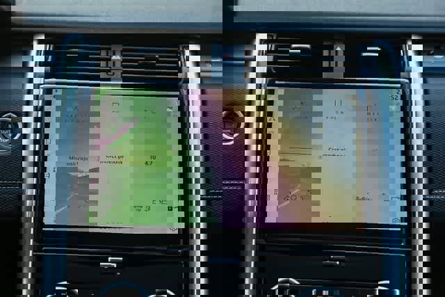 New 2025 Land Rover Discovery Dynamic SE image 15