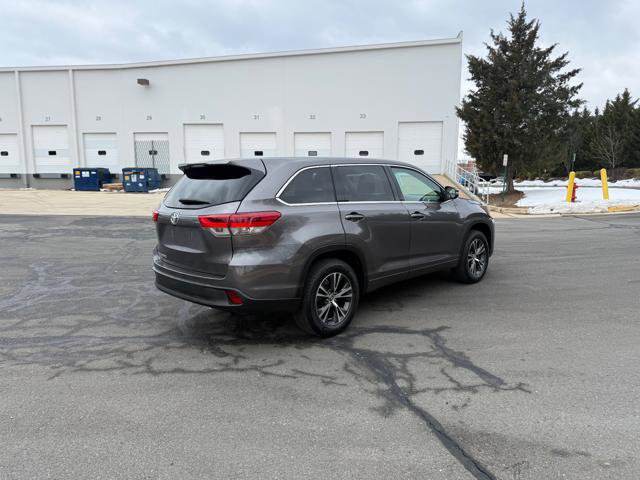 Used 2017 Toyota Highlander LE image 4