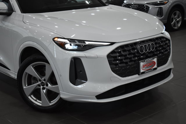 Used 2025 Audi Q5 Premium Plus w/ Premium Plus image 2