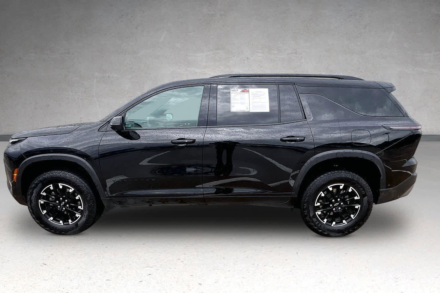Used 2024 Chevrolet Traverse Z71 w/ Enhanced Driving Package AWD/4WD image 3