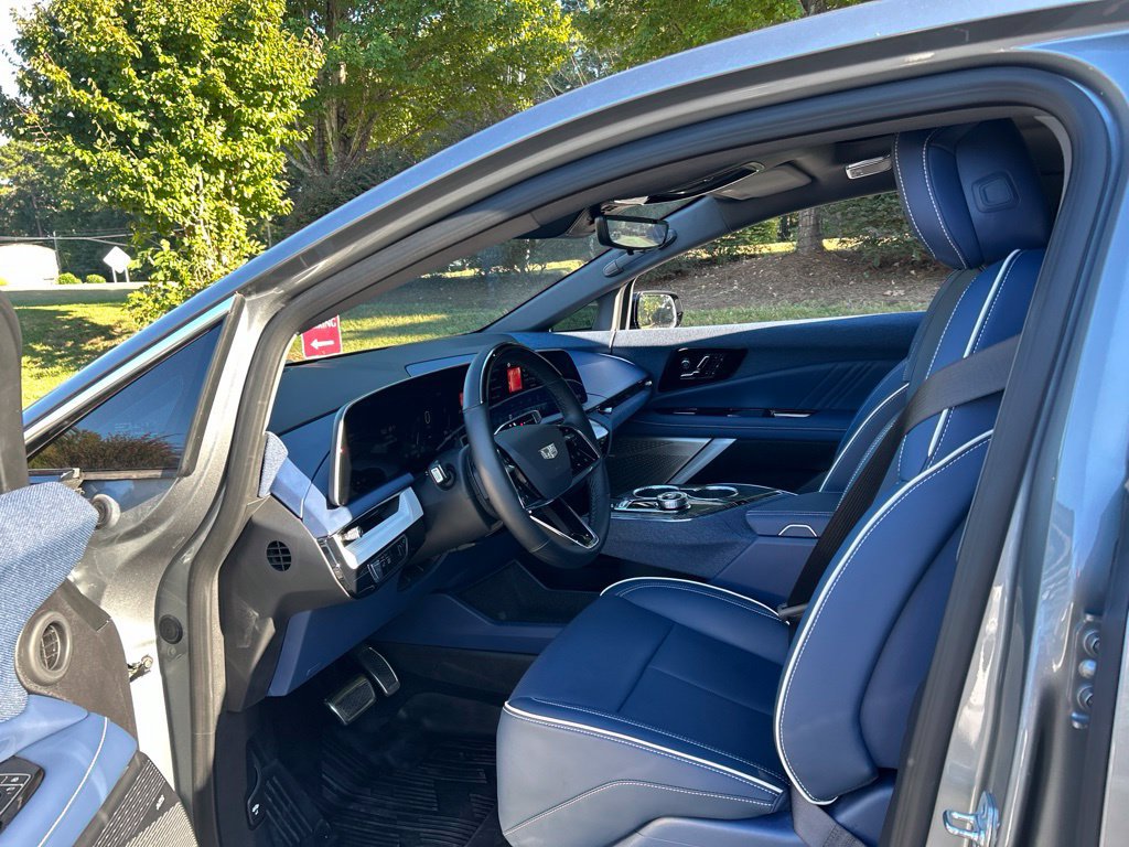 Used 2025 Cadillac Optiq Luxury 2 w/ LPO, Floor Liner Package AWD/4WD image 42