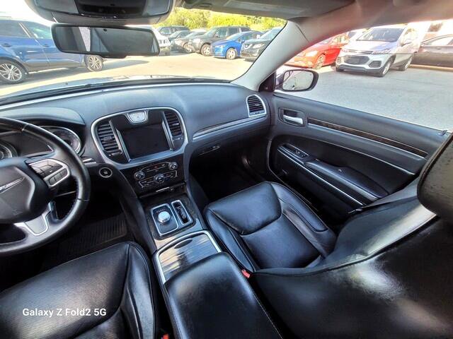 Used 2018 Chrysler 300 Limited image 15