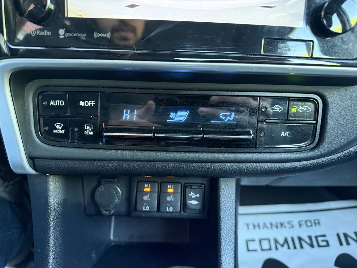 Used 2018 Toyota Corolla XLE image 20