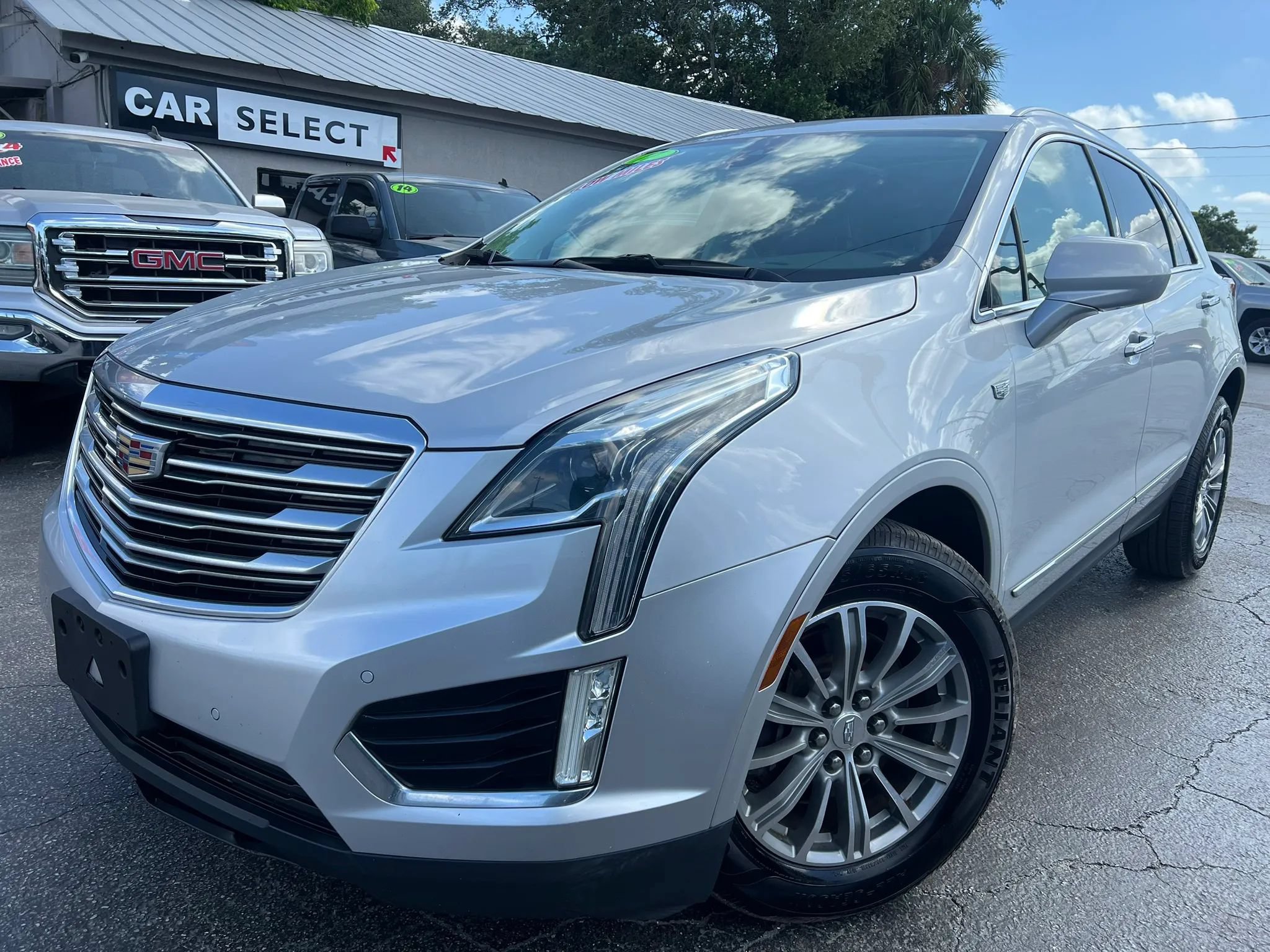 Used 2017 Cadillac XT5 Luxury w/ Driver Awareness Package FWD image 1