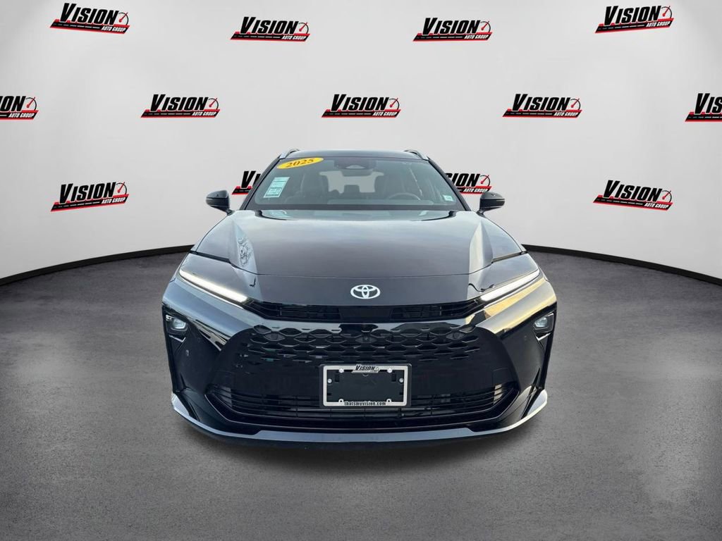 Used 2025 Toyota Crown Signia w/ Advanced Technology Package video 2