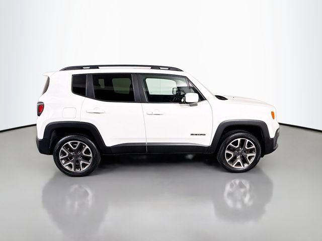 Used 2016 Jeep Renegade Latitude w/ Popular Equipment Group AWD/4WD image 5
