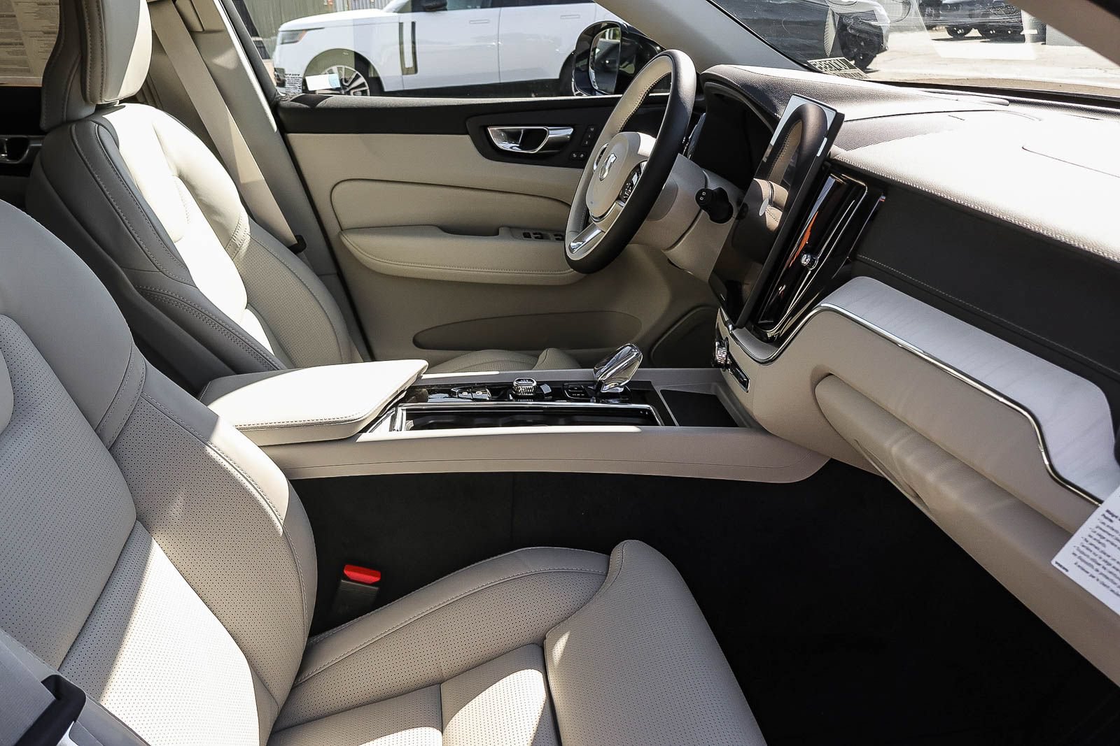 New 2026 Volvo XC60 B5 Ultra w/ Climate Package AWD/4WD image 17