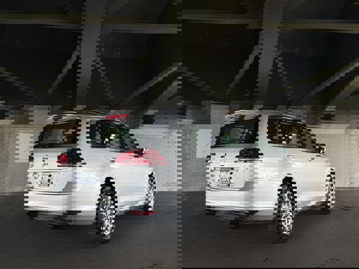 Used 2017 Volkswagen Golf S image 7