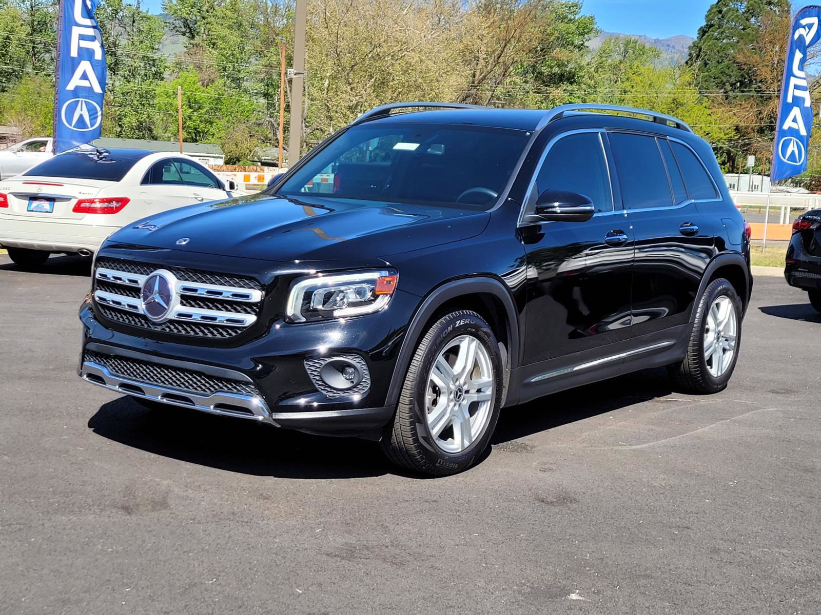 Used 2021 Mercedes-Benz GLB 250 4MATIC w/ Premium Package image 1
