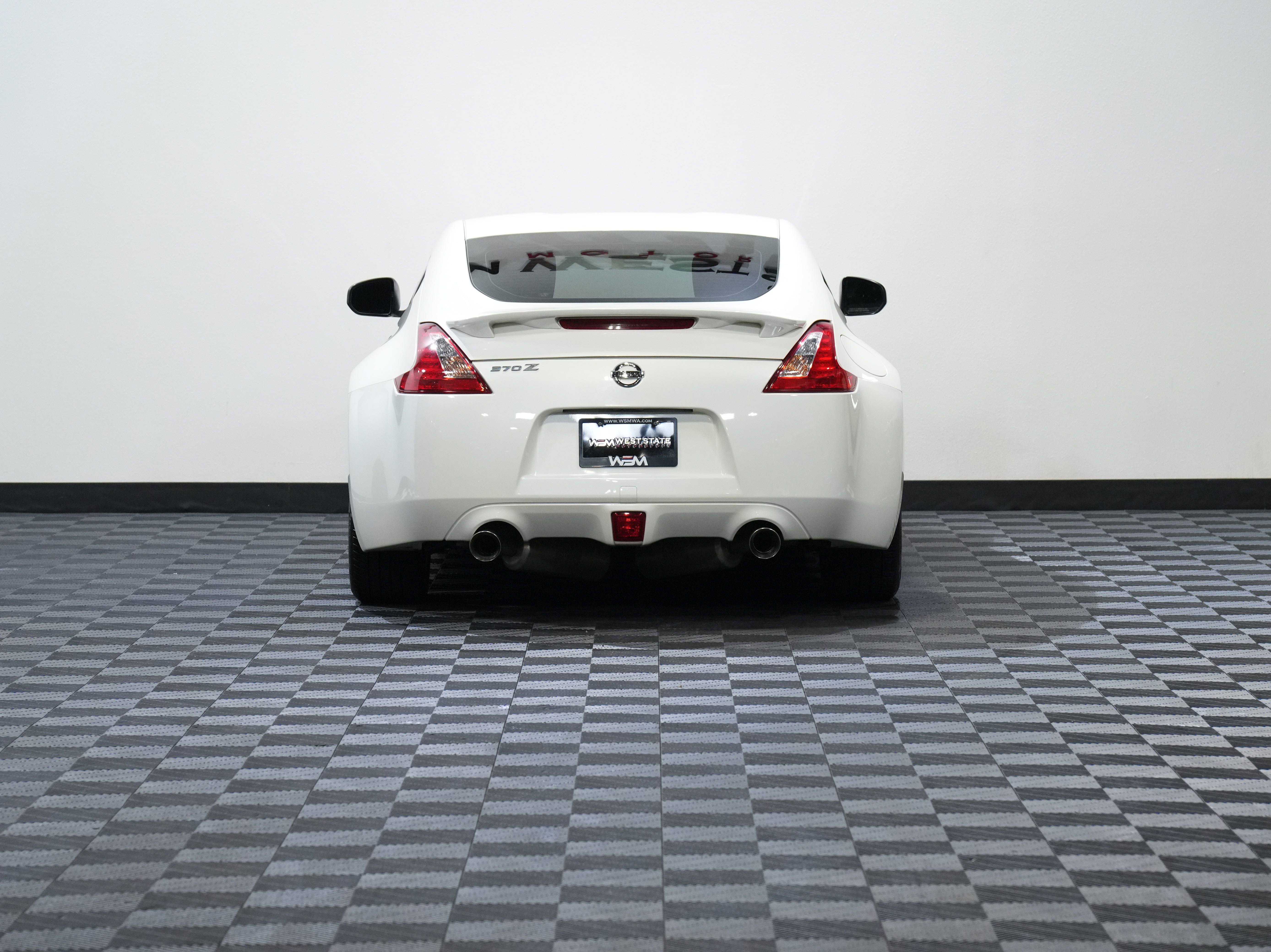 Used 2016 Nissan 370Z Touring RWD image 7