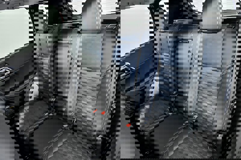 New 2025 Mitsubishi Outlander SE image 15