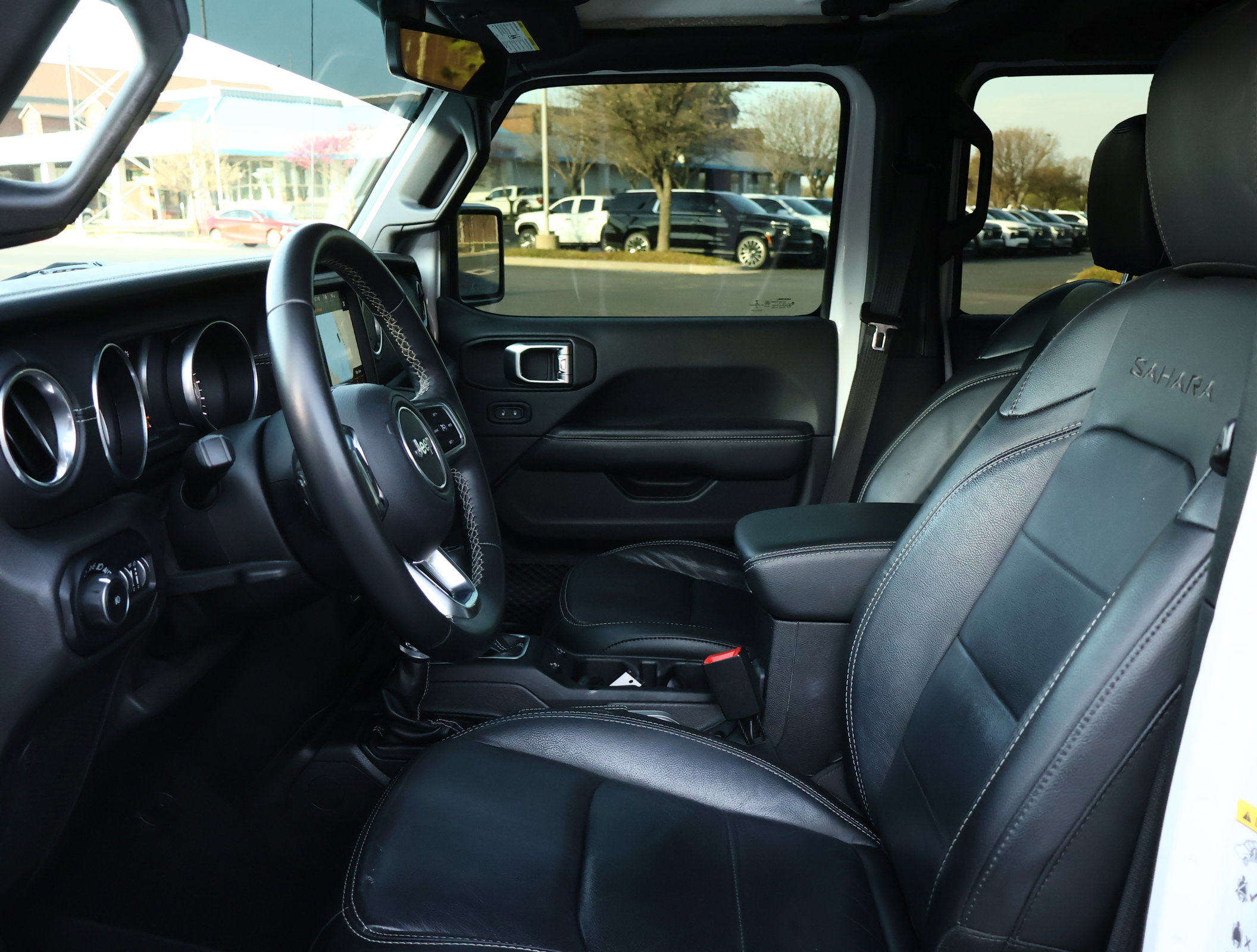 Used 2018 Jeep Wrangler Unlimited Sahara image 7