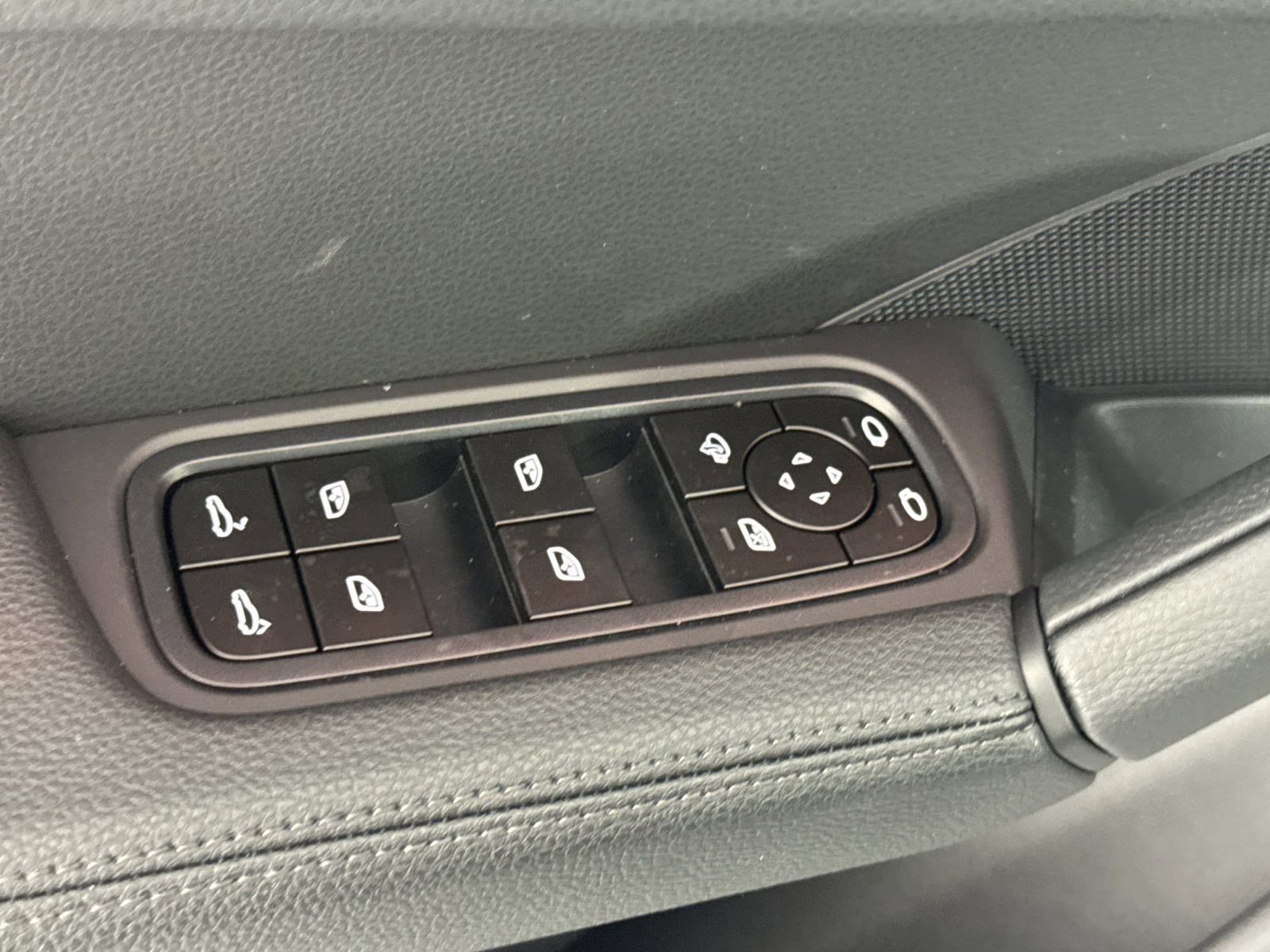 New 2026 Porsche Cayenne image 13