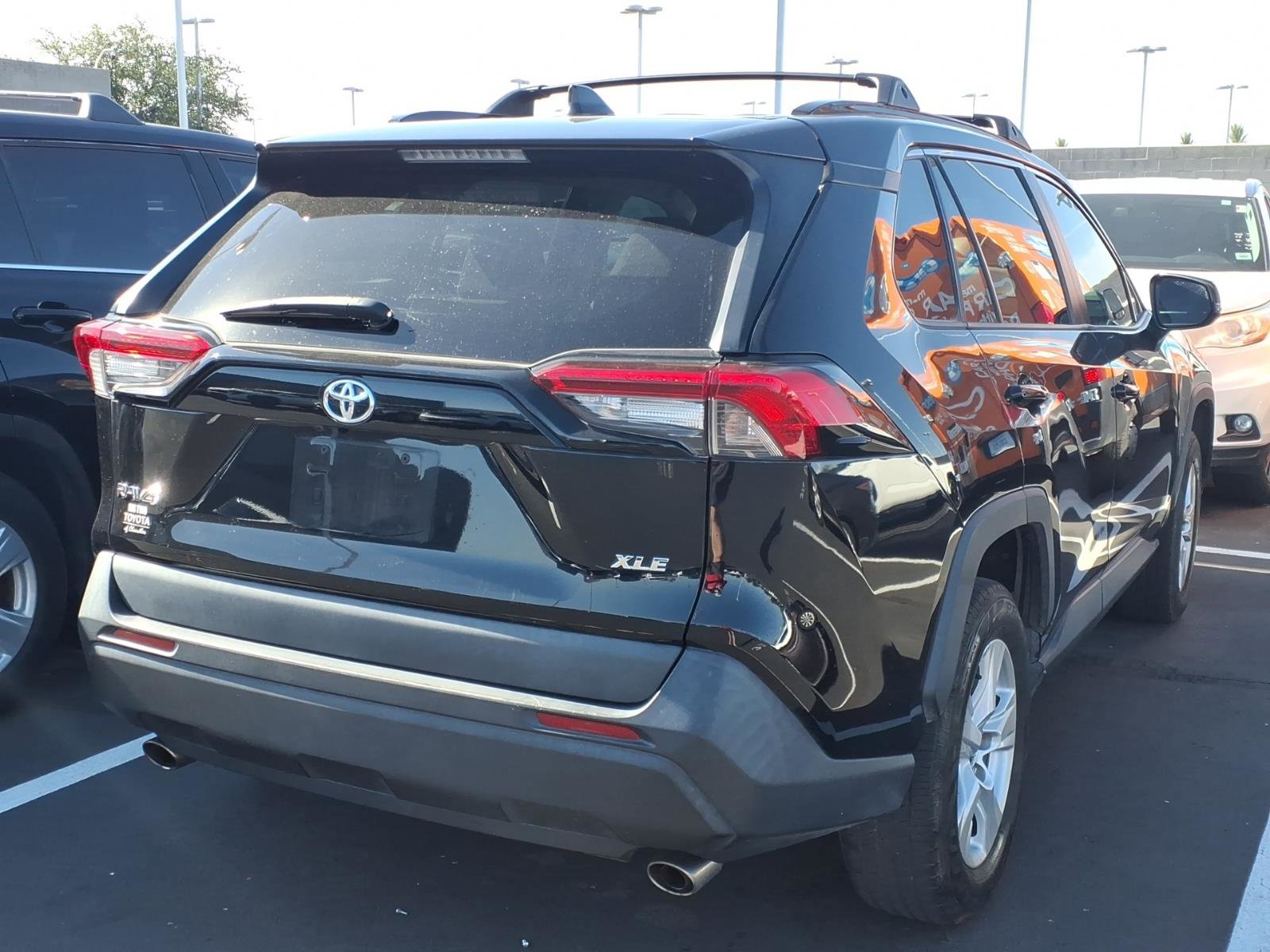 Used 2020 Toyota RAV4 XLE w/ Carpet Mat Package FWD image 3