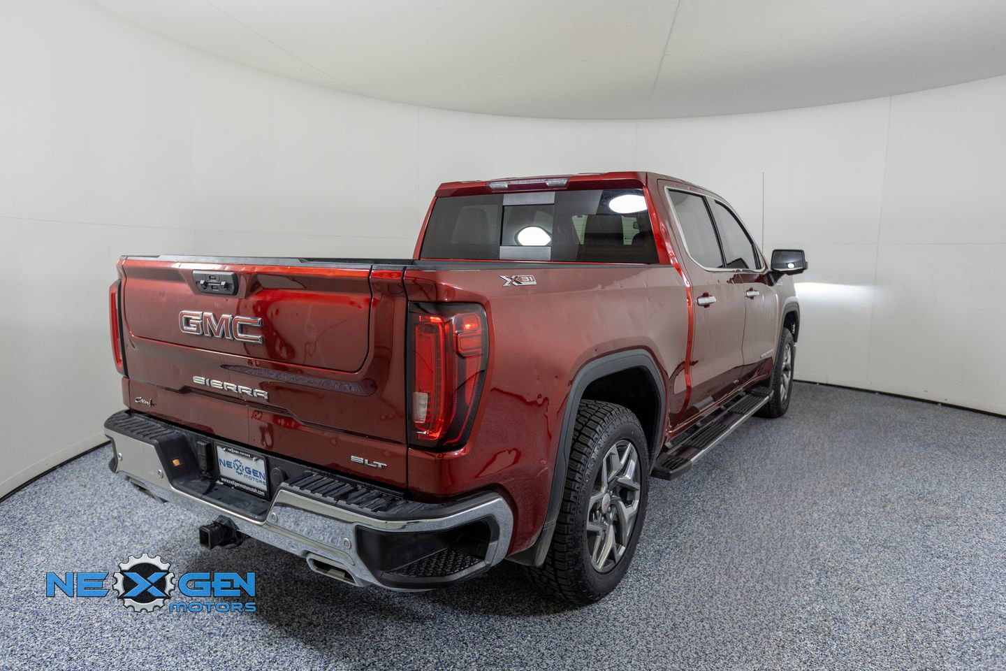 Used 2023 GMC Sierra 1500 SLT AWD/4WD image 7