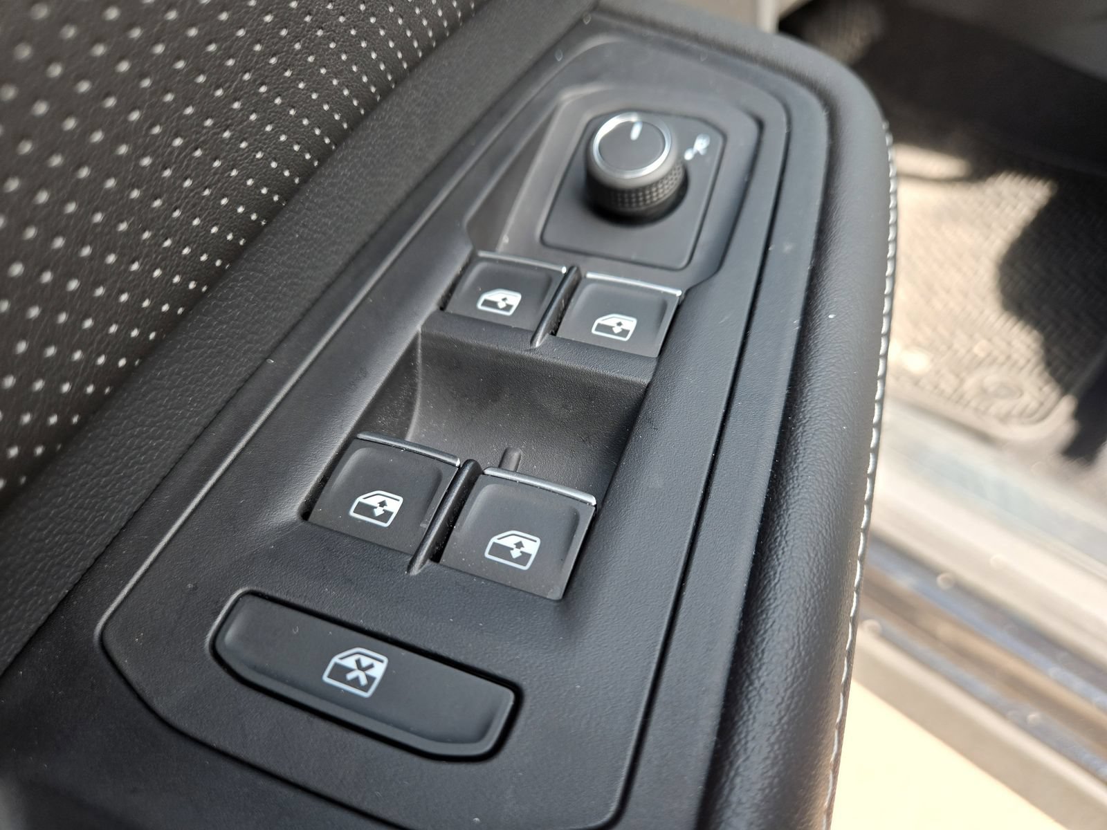 Used 2024 Volkswagen Atlas SE FWD image 20