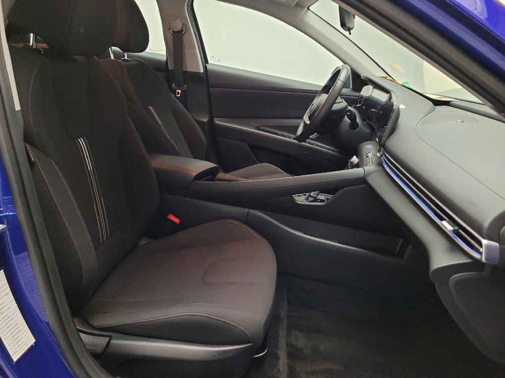 Used 2025 Hyundai Elantra SEL image 21