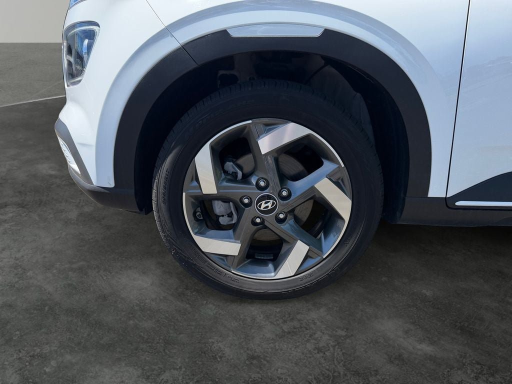 Used 2023 Hyundai Venue Limited FWD image 4