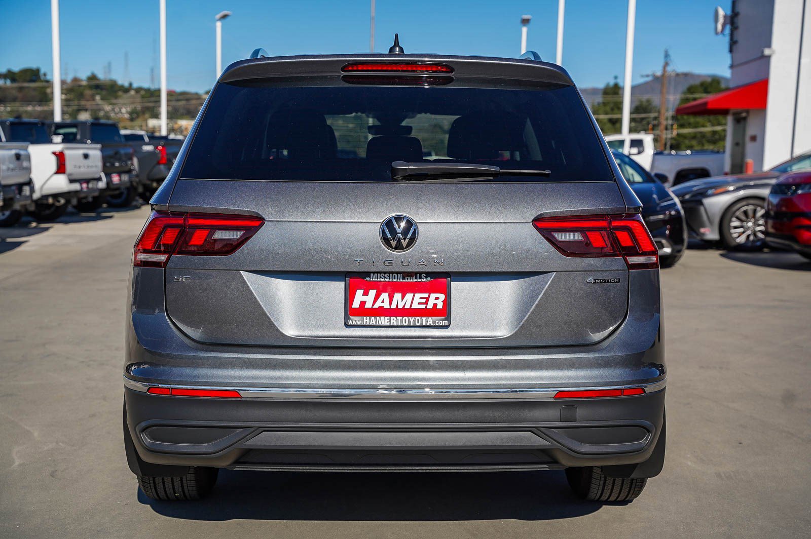 Used 2024 Volkswagen Tiguan SE image 8