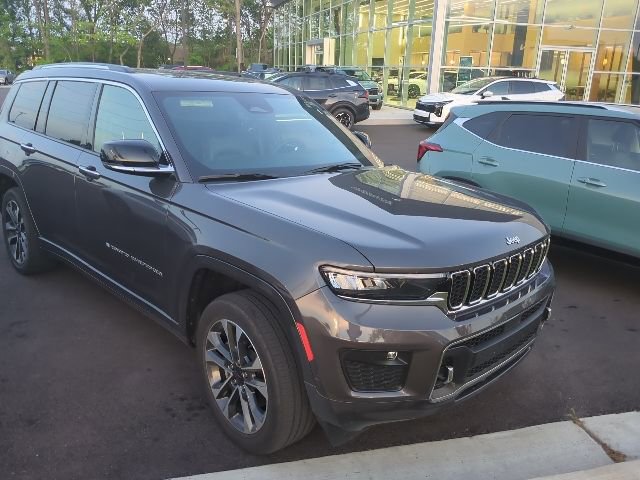 Used 2024 Jeep Grand Cherokee L Overland w/ Rear Seat Video Group I image 3