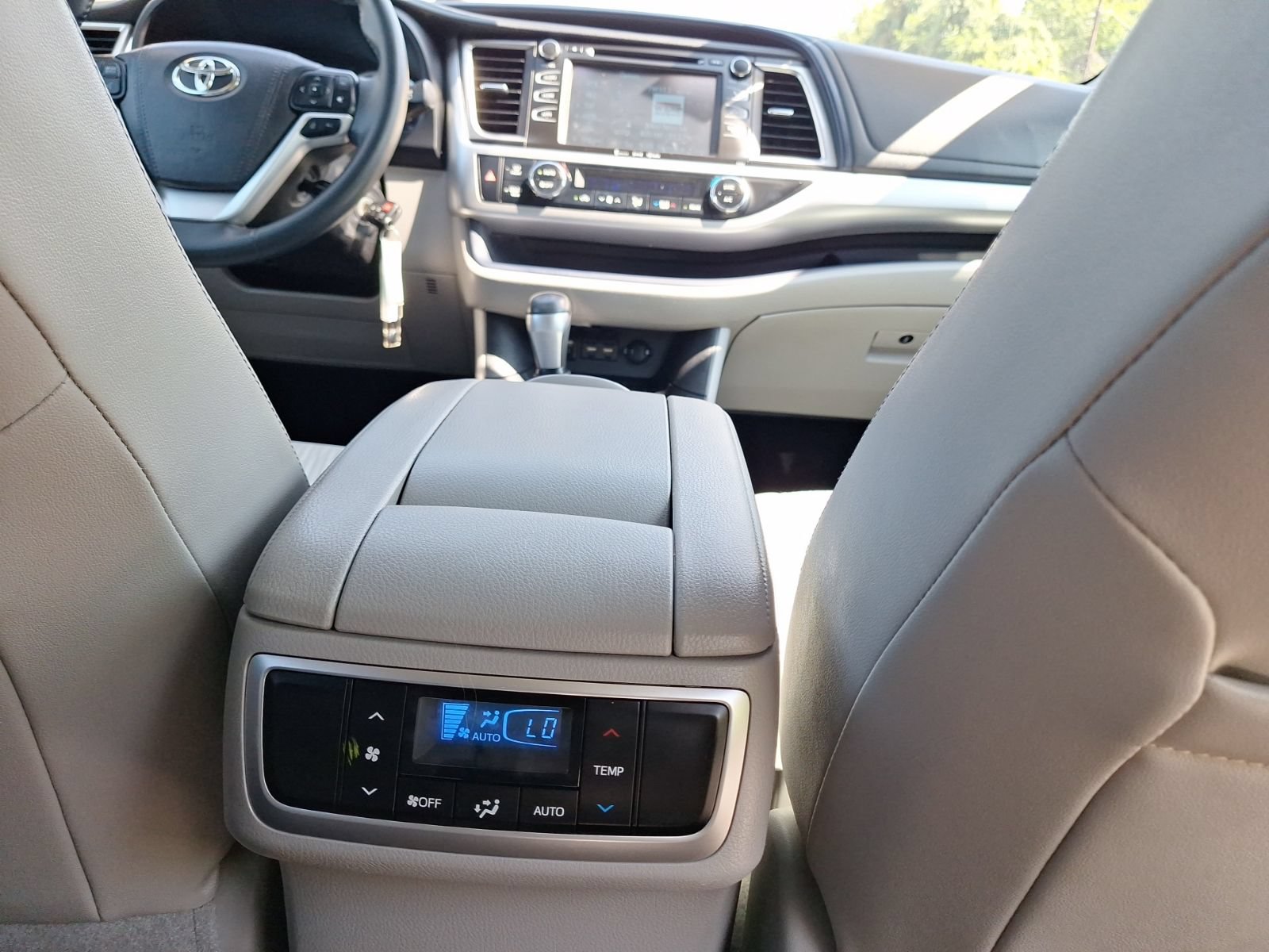 Used 2019 Toyota Highlander Plus FWD image 31