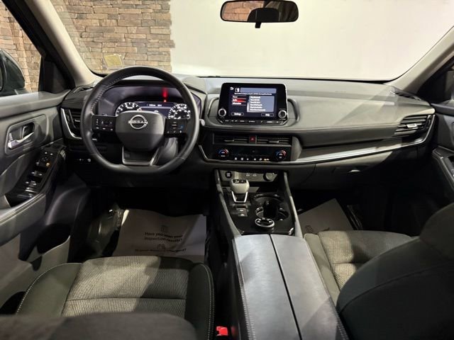 Certified 2025 Nissan Rogue SV image 26