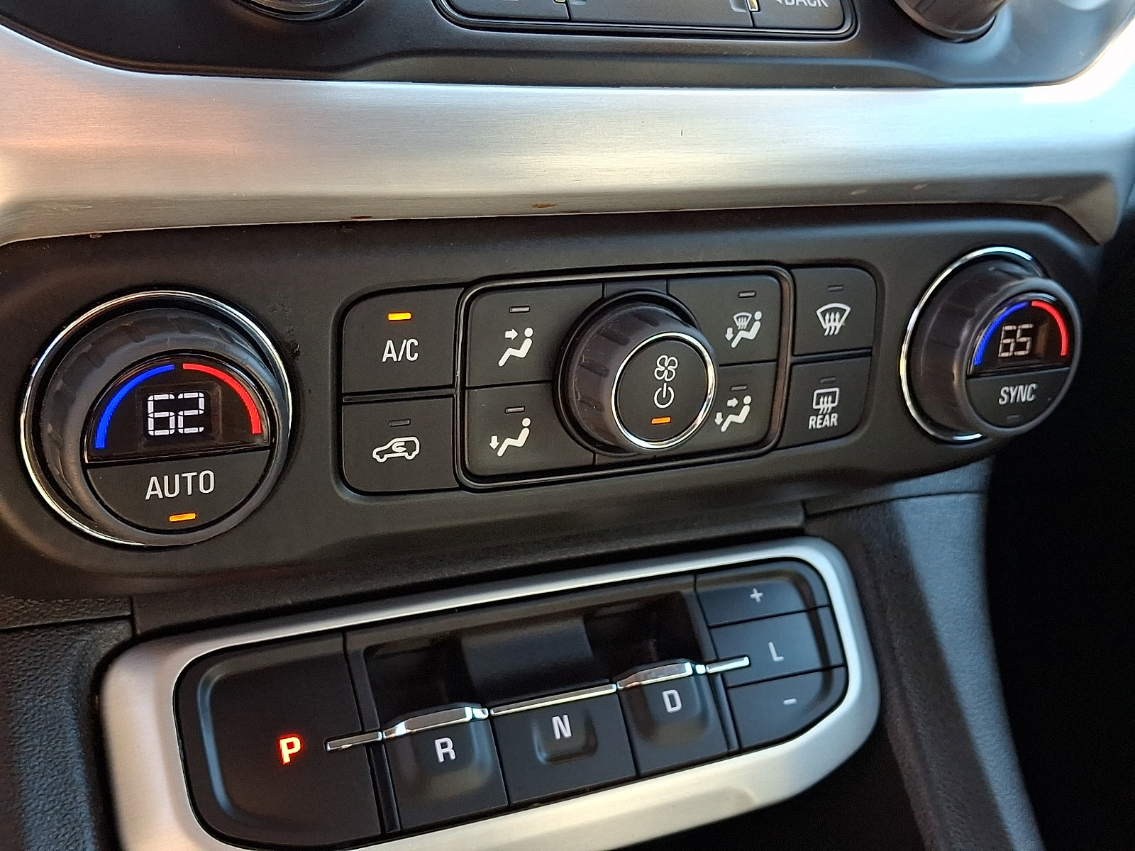 Used 2023 GMC Acadia SLT w/ Elevation Edition AWD/4WD image 16