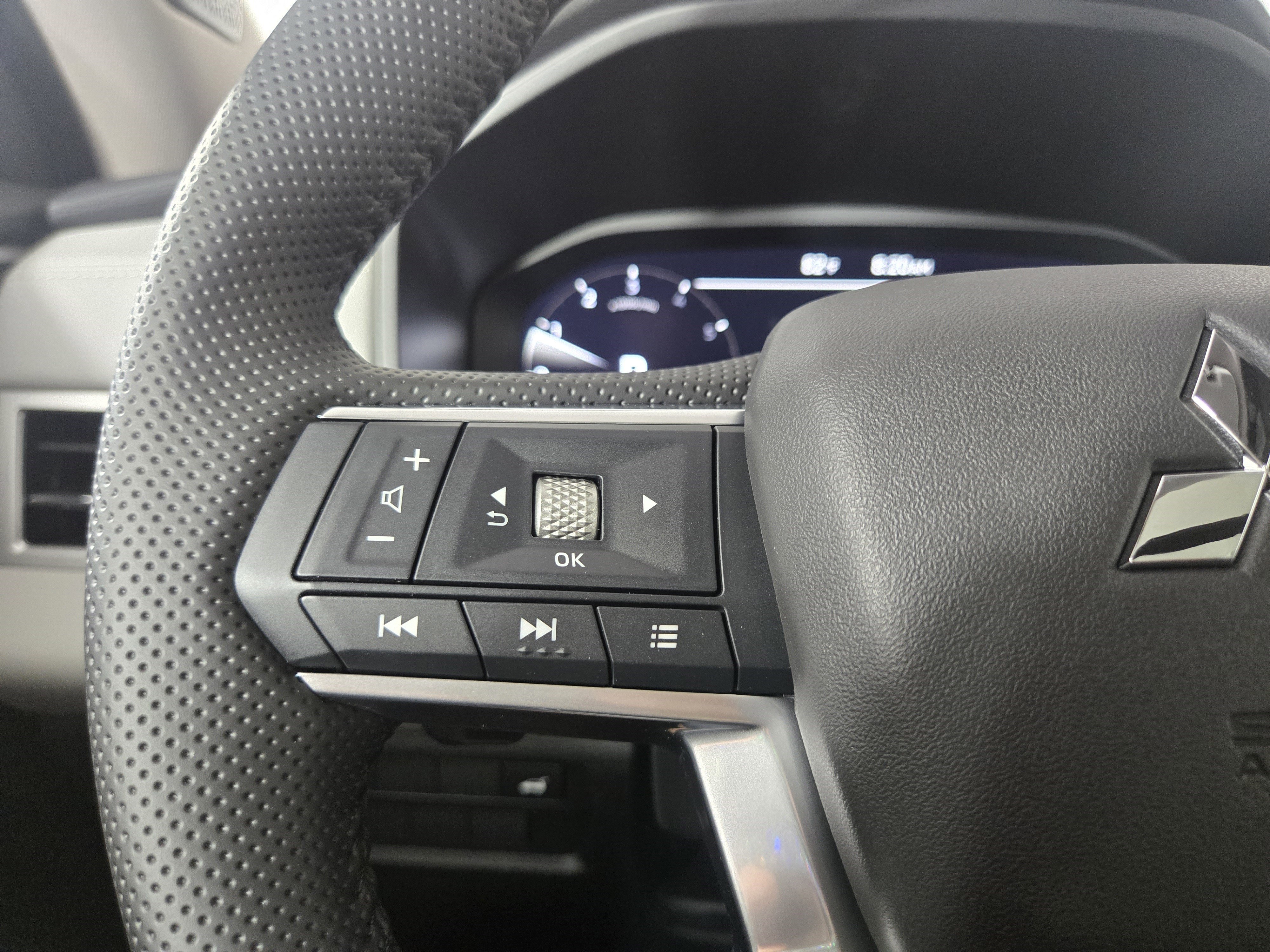 New 2025 Mitsubishi Outlander SE image 15