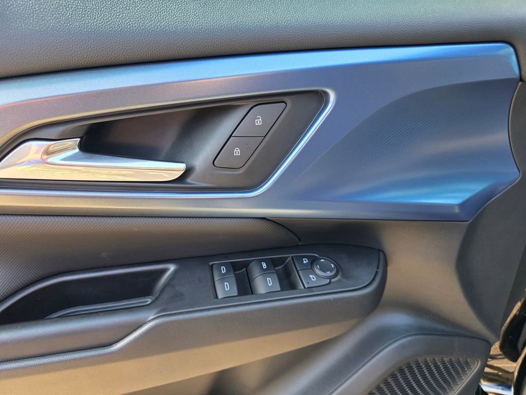 New 2025 Chevrolet Equinox EV LT image 9