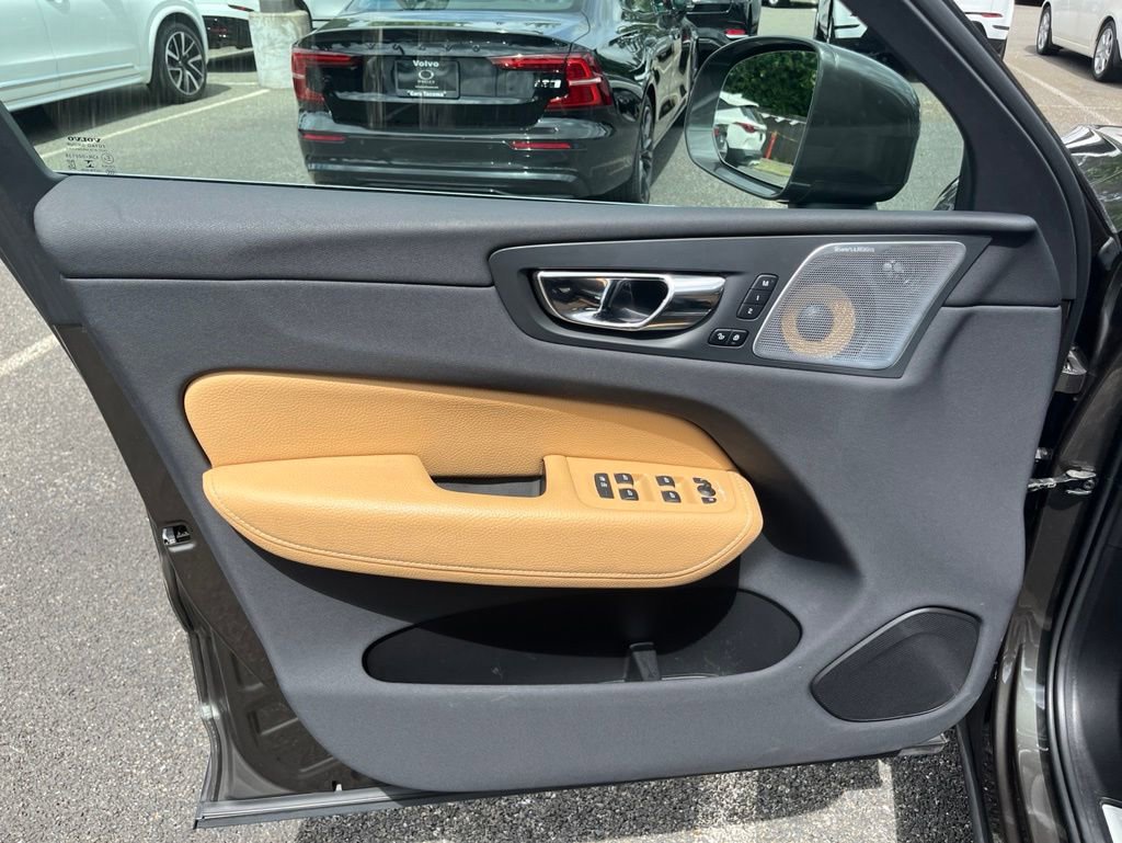 Used 2019 Volvo XC60 T5 Inscription w/ Protection Package Premier AWD/4WD image 11