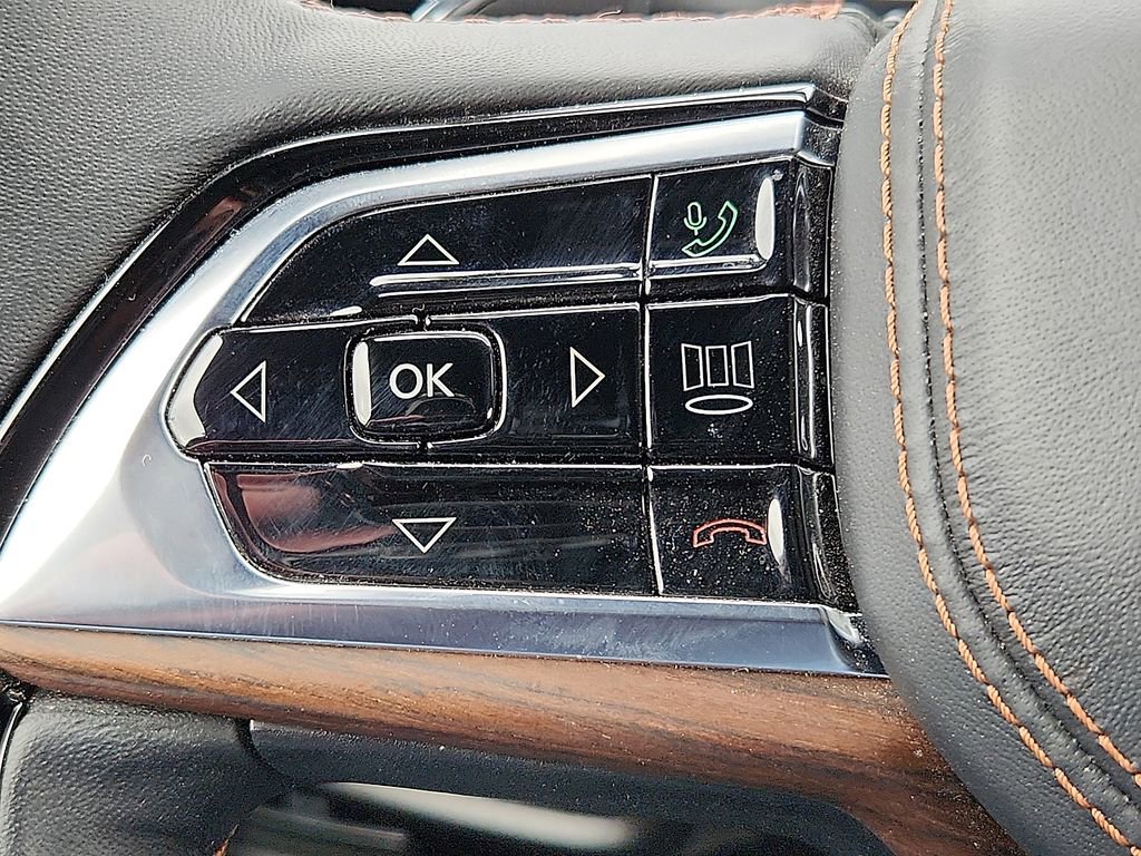 Used 2024 Jeep Grand Cherokee Summit w/ Luxury Tech Group V image 17