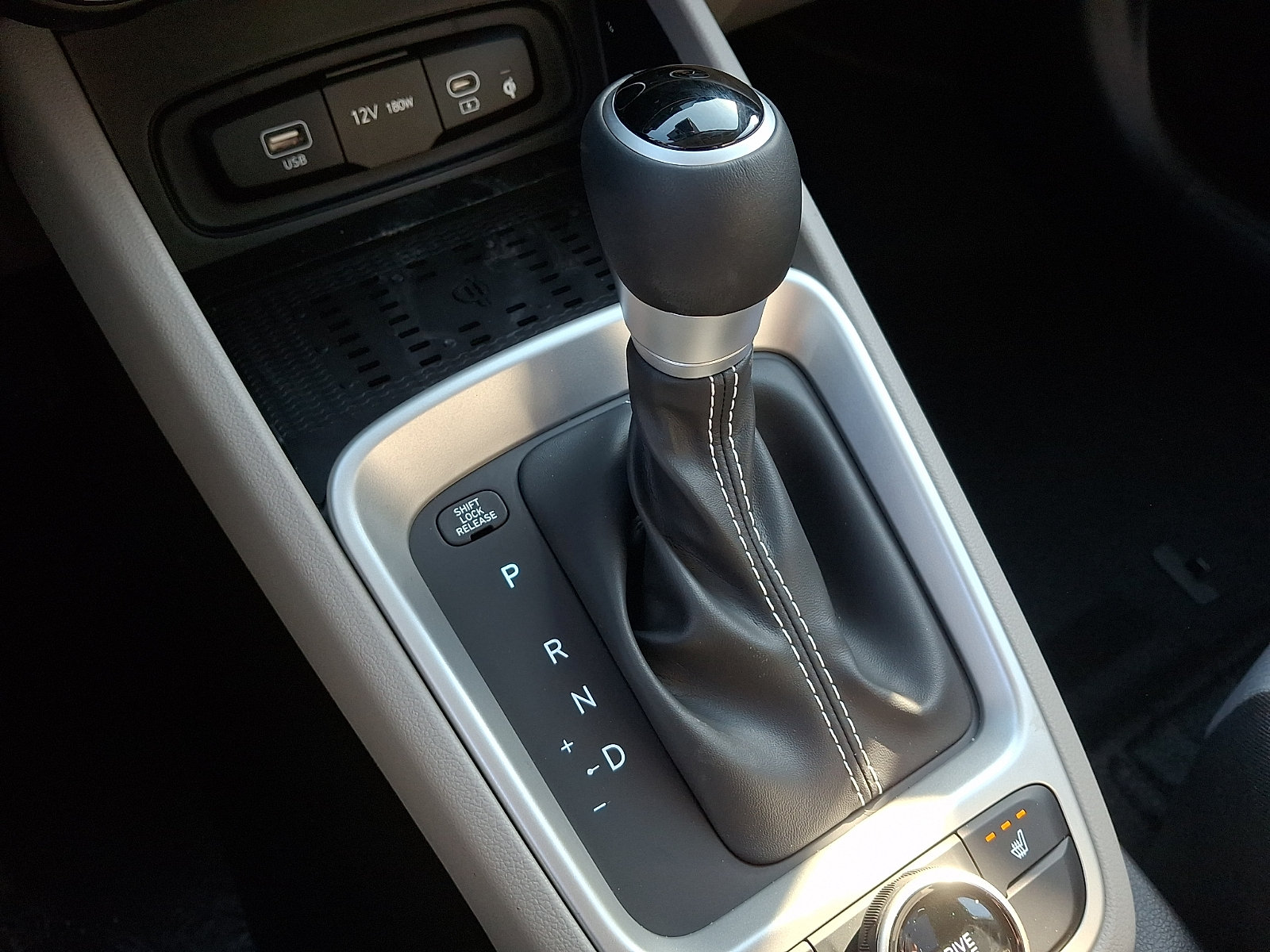 New 2026 Hyundai Venue SEL FWD image 19
