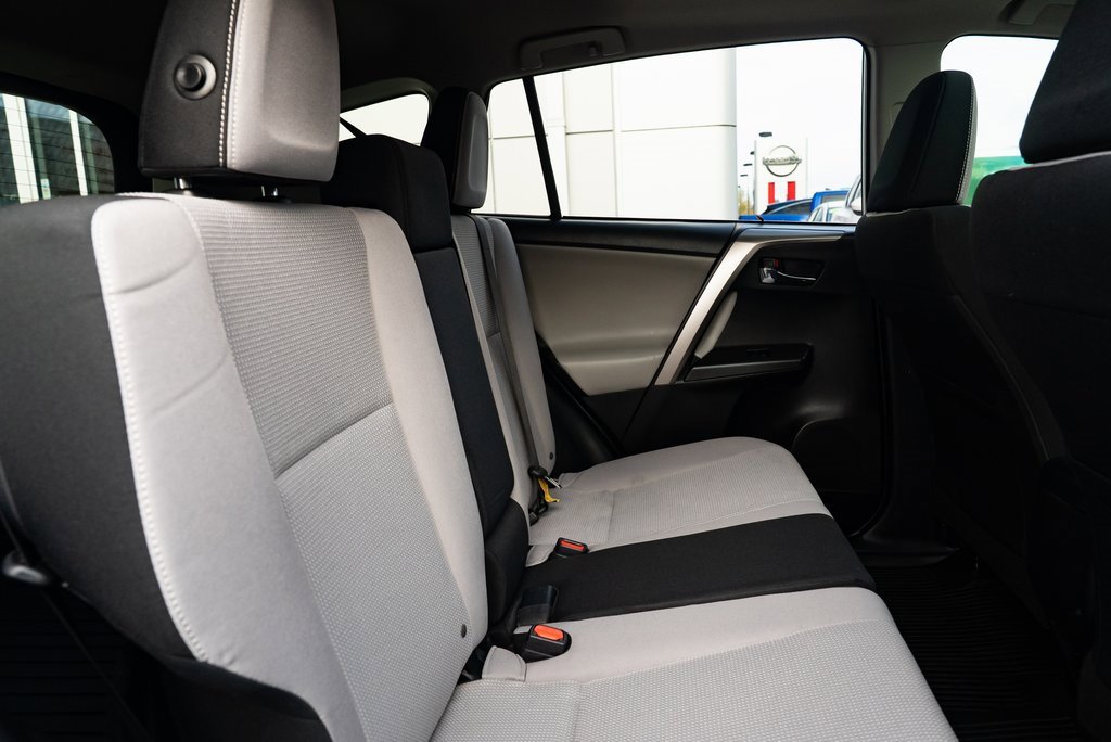 Used 2018 Toyota RAV4 XLE image 21