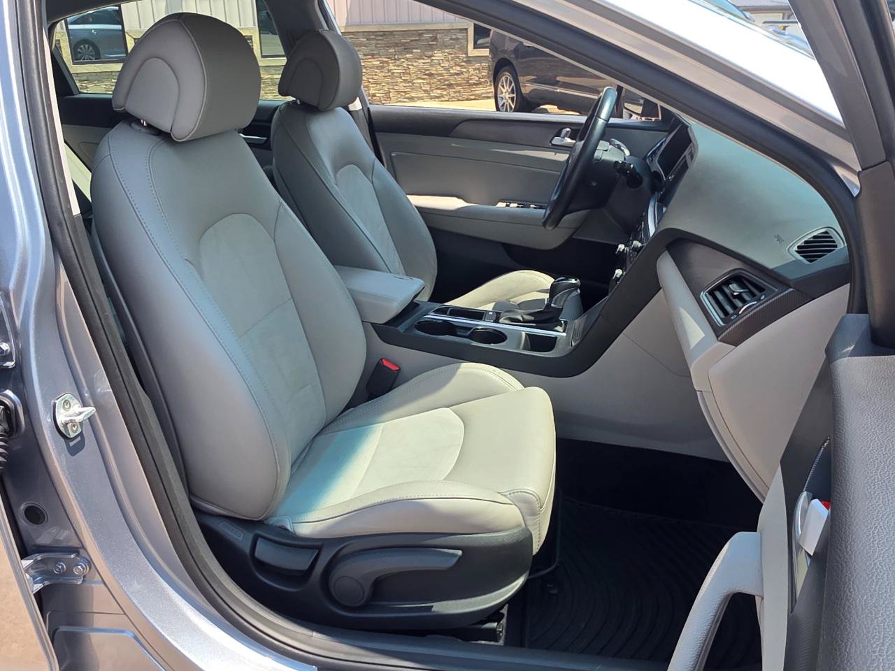 Used 2016 Hyundai Sonata Sport w/ Option Group 03 FWD image 25
