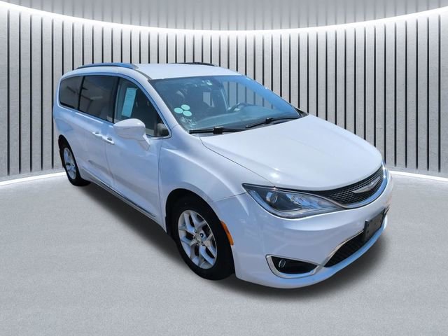 Used 2019 Chrysler Pacifica Touring-L w/ Tire & Wheel Group FWD image 3