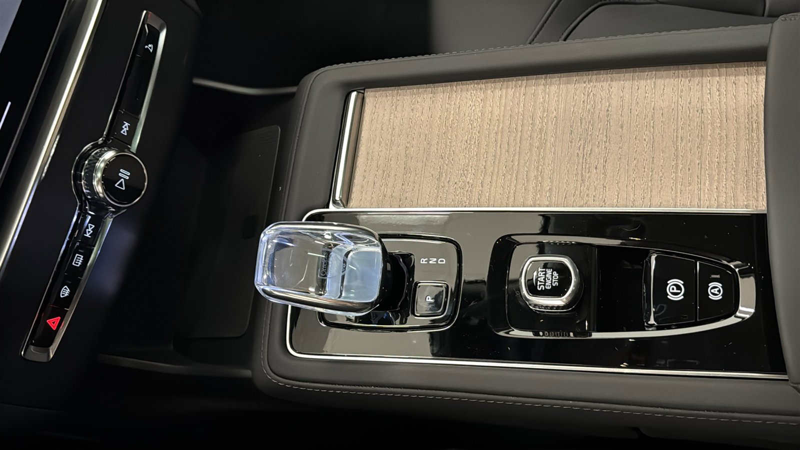New 2026 Volvo XC90 T8 Core w/ Protection Package AWD/4WD image 19