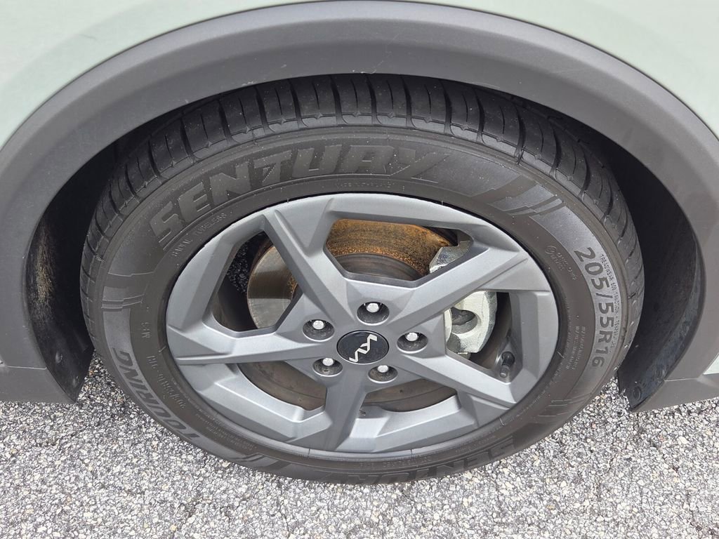 Used 2025 Kia K4 LXS image 16