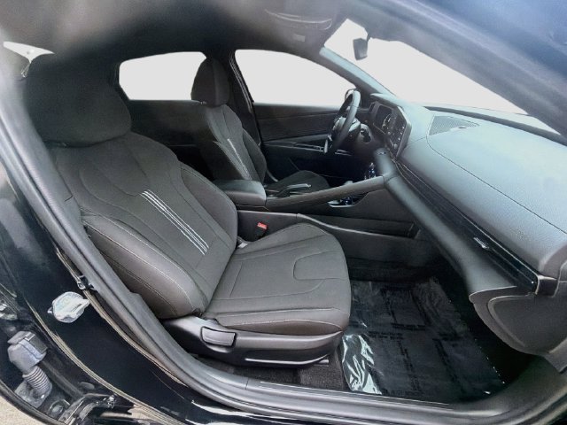 Used 2025 Hyundai Elantra Sport FWD image 27