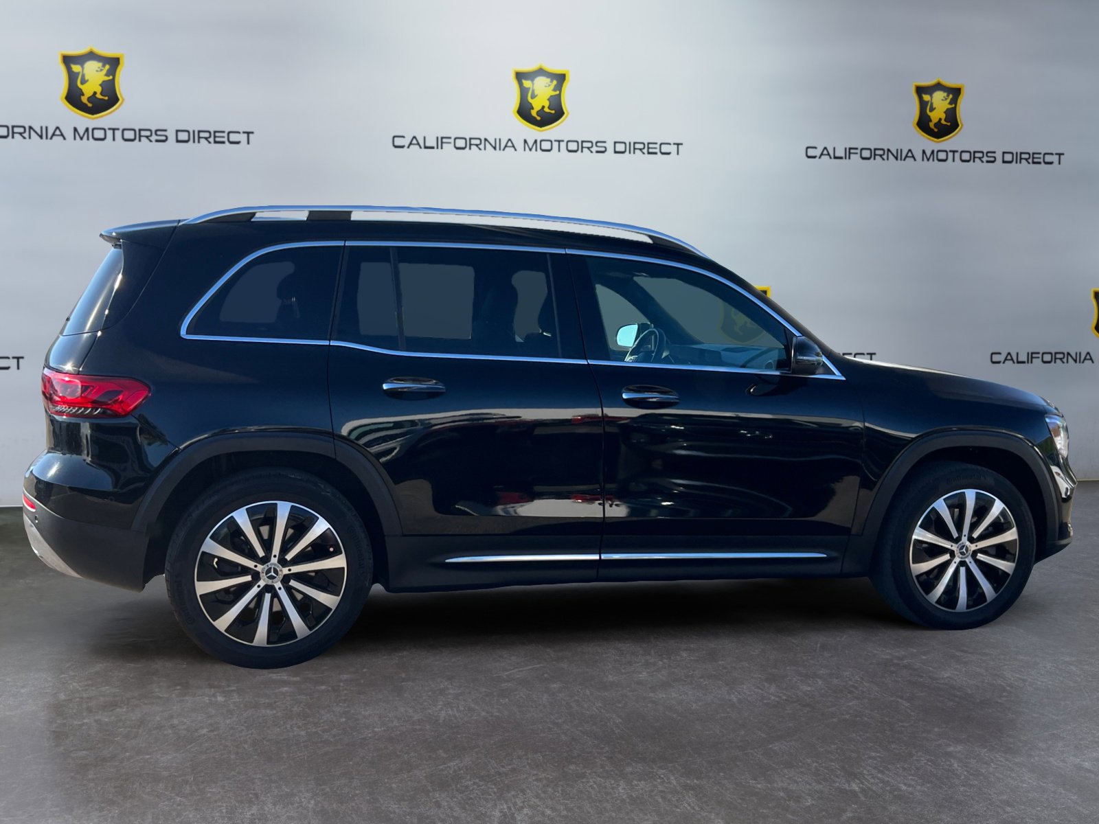 Used 2022 Mercedes-Benz GLB 250 w/ Premium Package Lite image 6