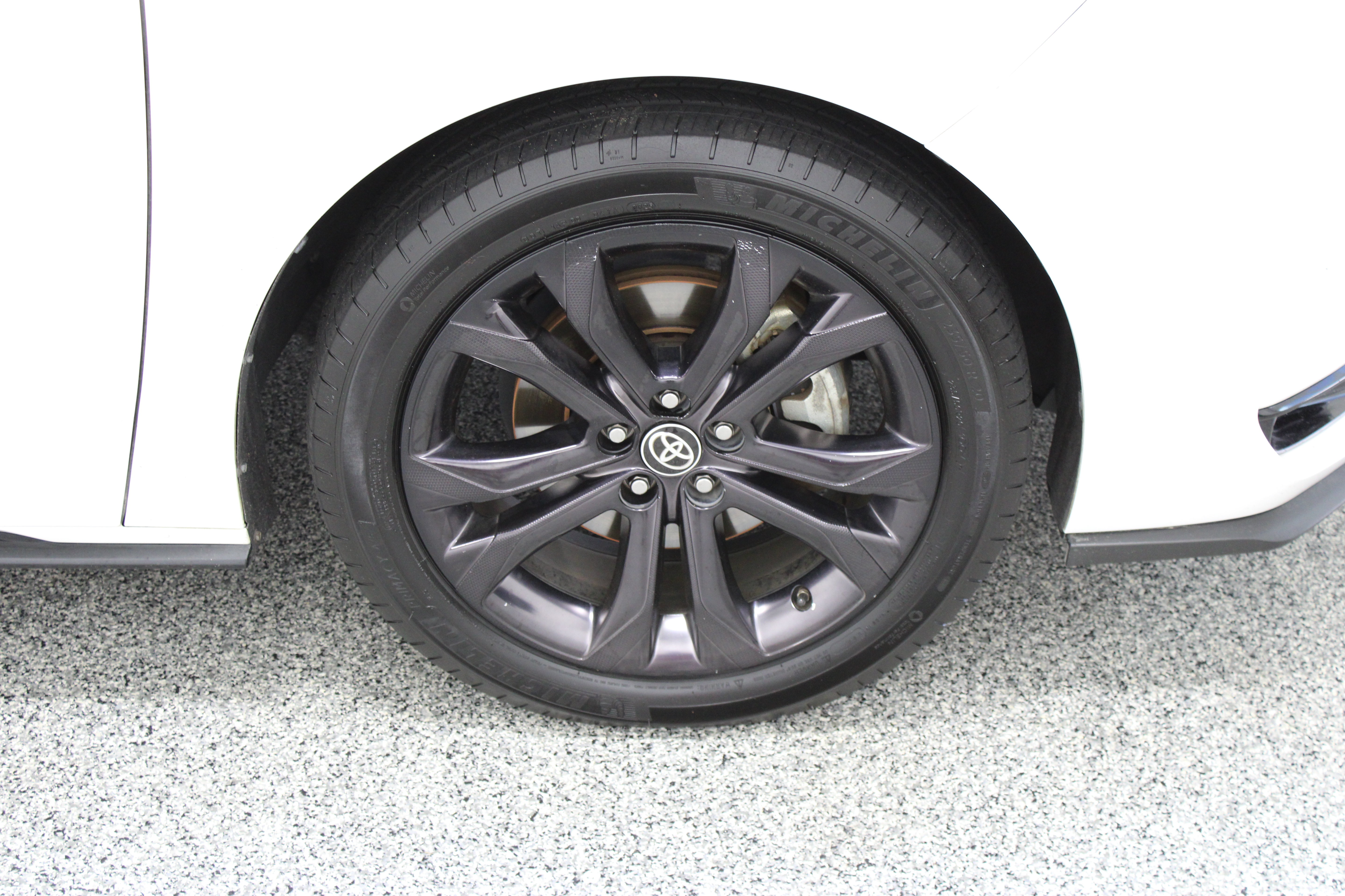 Used 2023 Toyota Sienna XSE FWD image 5