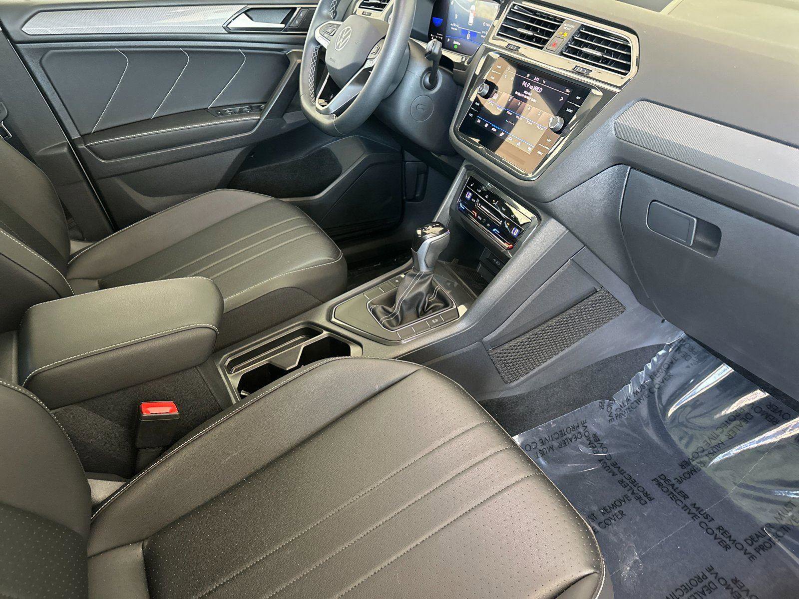 Used 2023 Volkswagen Tiguan SE w/ Panoramic Sunroof Package FWD image 15