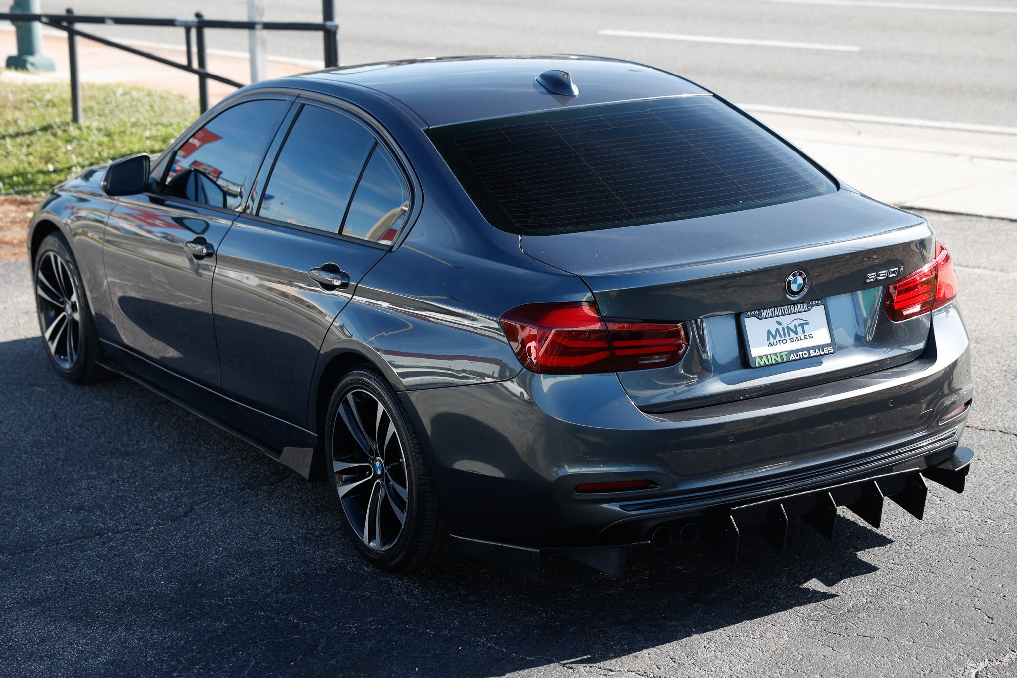 Used 2018 BMW 330i Sedan w/ Premium Package RWD image 8