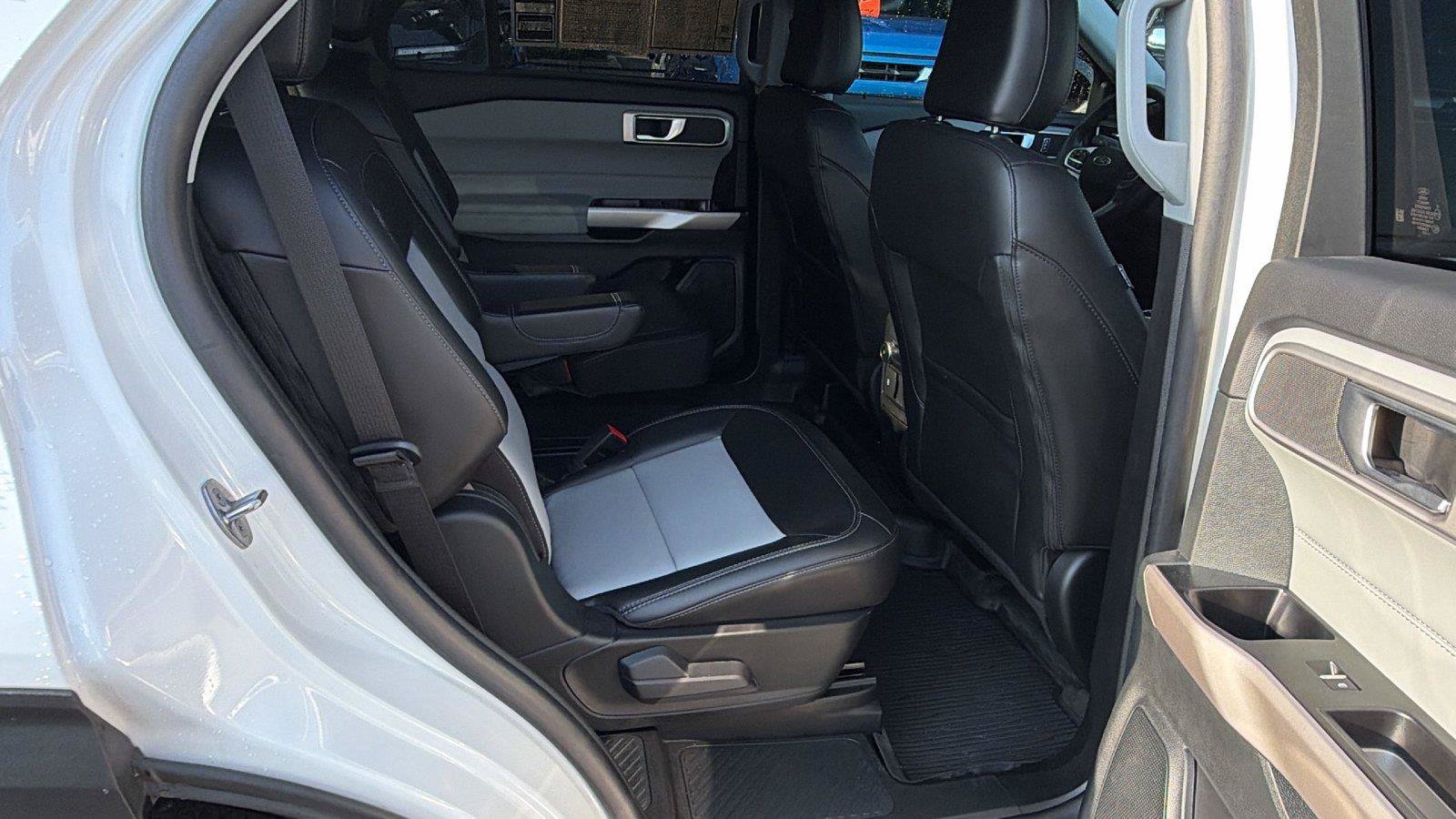 Used 2023 Ford Explorer XLT w/ Equipment Group 202A RWD image 21