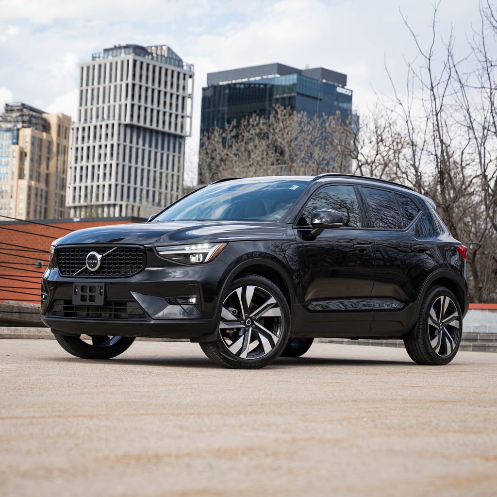 Used 2023 Volvo XC40 B5 Ultimate w/ Protection Package Premier image 1