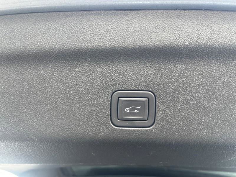 Used 2024 Chevrolet Suburban LT image 12