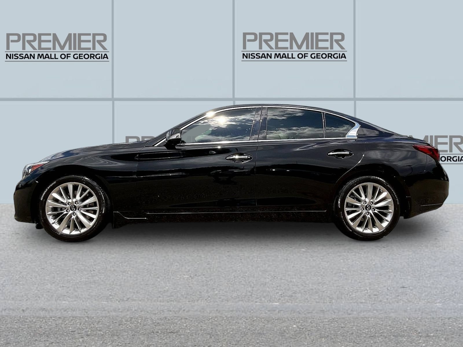 Used 2021 INFINITI Q50 Luxe w/ Cargo Package RWD image 4